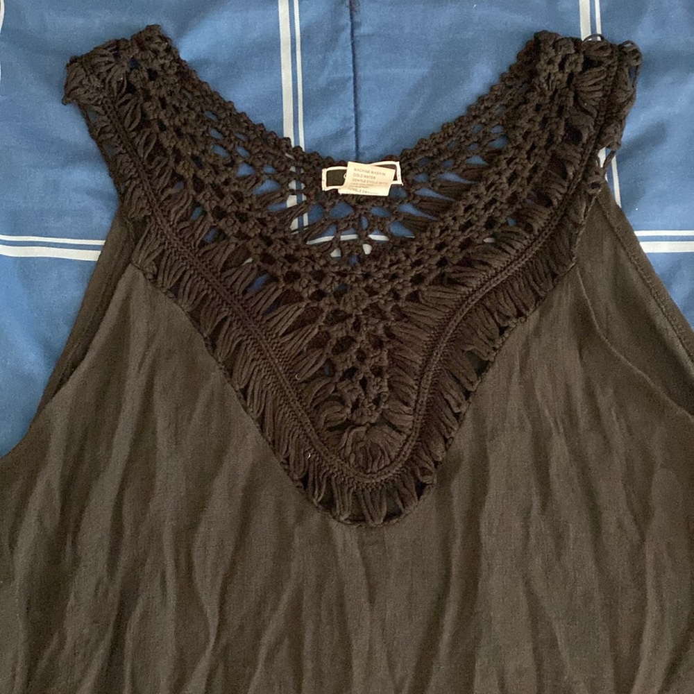 Black Fringe Sleeveless v-neck Top - Picture 5 of 17